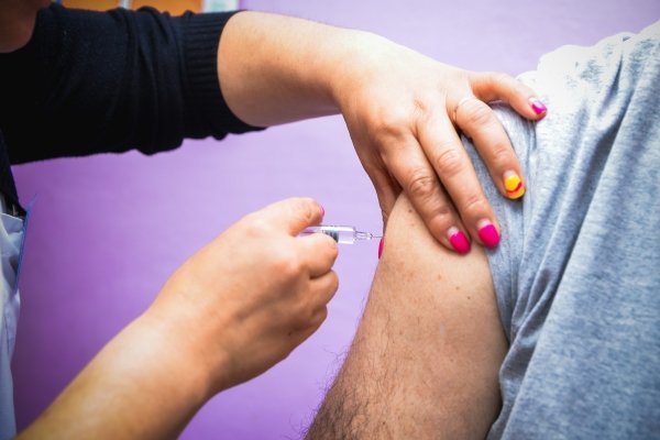 JORNADA DE VACUNACIÓN EN EL BARRIO SAN CAYETANO