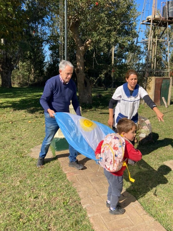 LA COMUNIDAD EDUCATIVA DE DON CIPRIANO YA CUENTA CON LOS PLANOS QUE TANTO NECESITABA PARA SU FUTURO