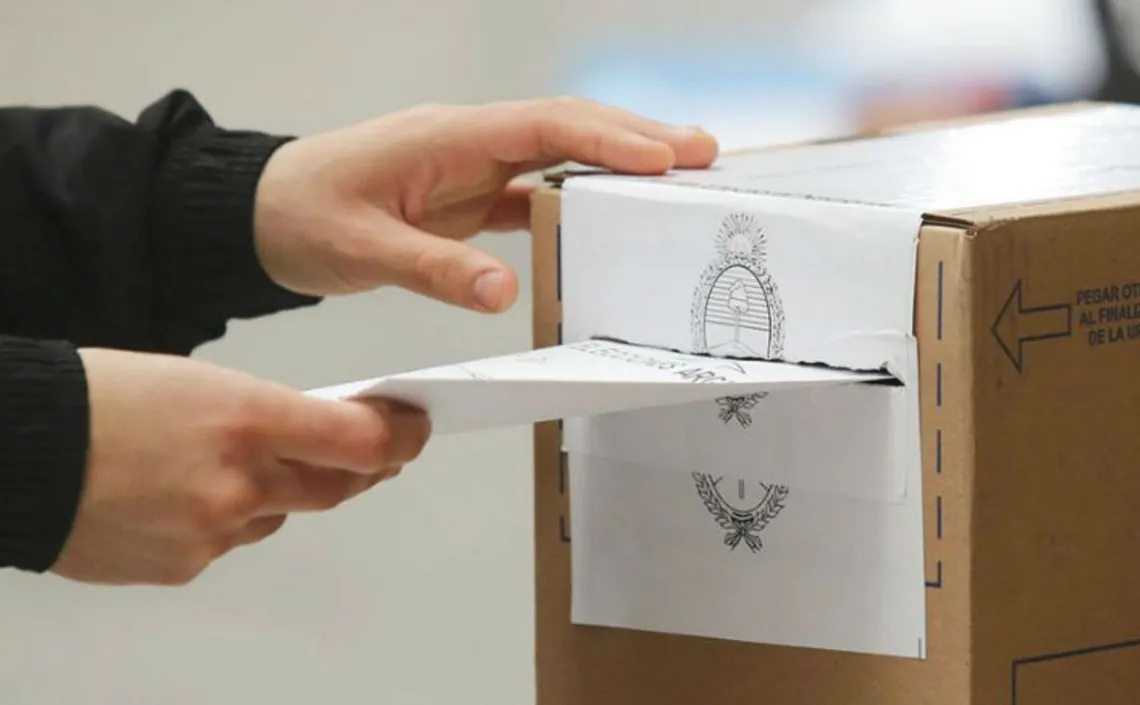 PASO, abrieron las mesas y se definen los candidatos presidenciales