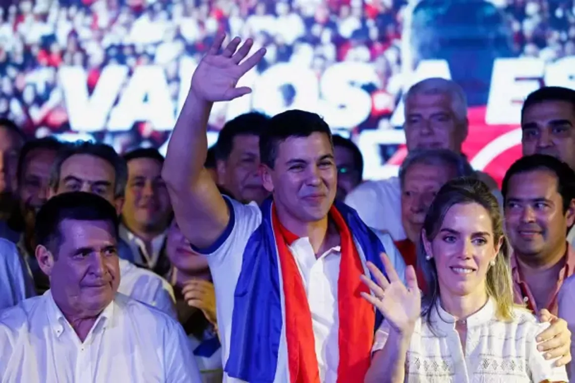 Santiago Peña asume como presidente de Paraguay