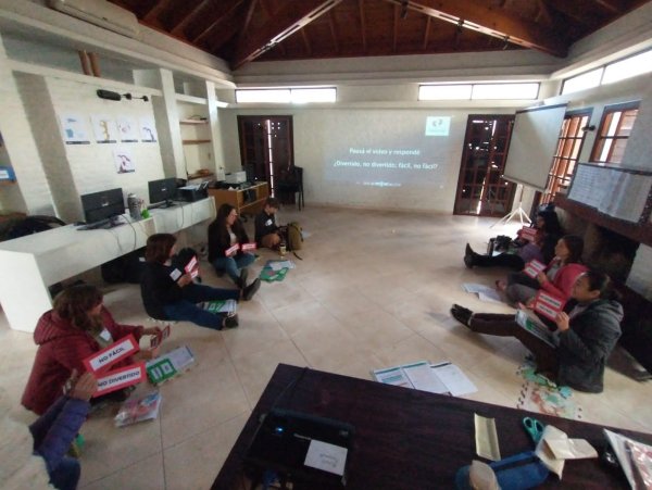 TALLERES GRATUITOS PARA FAMILIARES DE NIÑAS Y NIÑOS CON AUTISMO