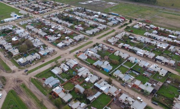 TRES PROPUESTAS PARA LA CONSTRUCCIÓN DE 58 VIVIENDAS CON SERVICIOS EN EL BARRIO 30 DE MAYO