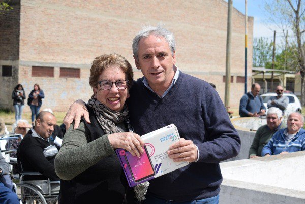 360 ADULTOS MAYORES RECIBIERON EQUIPOS INFORMÁTICOS GRATUITOS