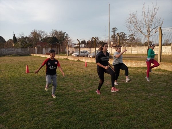 DOS EQUIPOS DE SOFTBOL SE ENTRENAN EN EL POLIDERPORTIVO MUNICIPAL