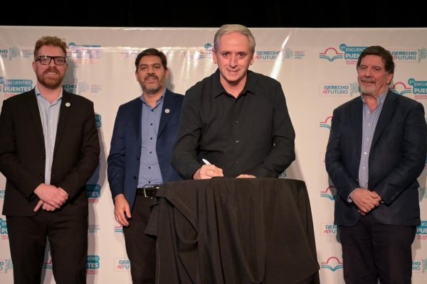 JAVIER GASTÓN, “EL NUEVO CENTRO UNIVERSITARIO BRINDA MÁS OPORTUNIDADES DE FORMACIÓN A NUESTROS JÓVENES”