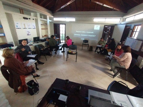 TALLERES GRATUITOS PARA FAMILIARES DE NIÑAS Y NIÑOS CON AUTISMO