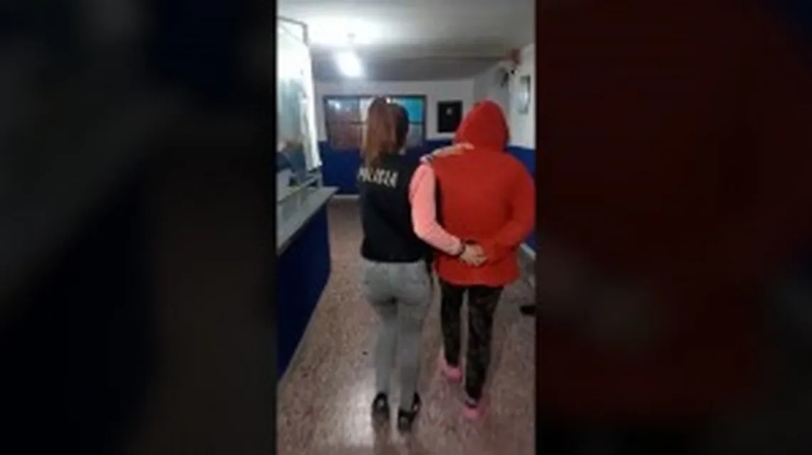 Detienen a una mujer acusada de matar a dos hombres