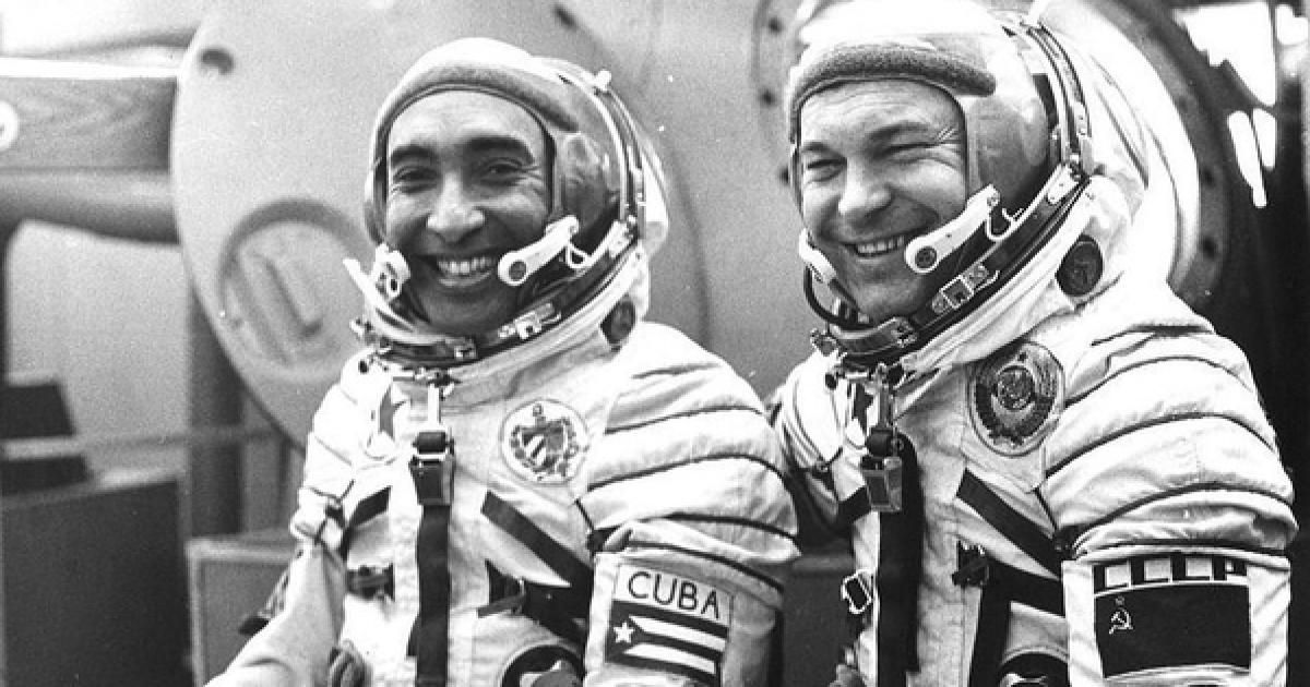 Hoy en la historia: Un cubano se convierte en el primer astronauta latinoamericano 65086113e0e93.jpeg