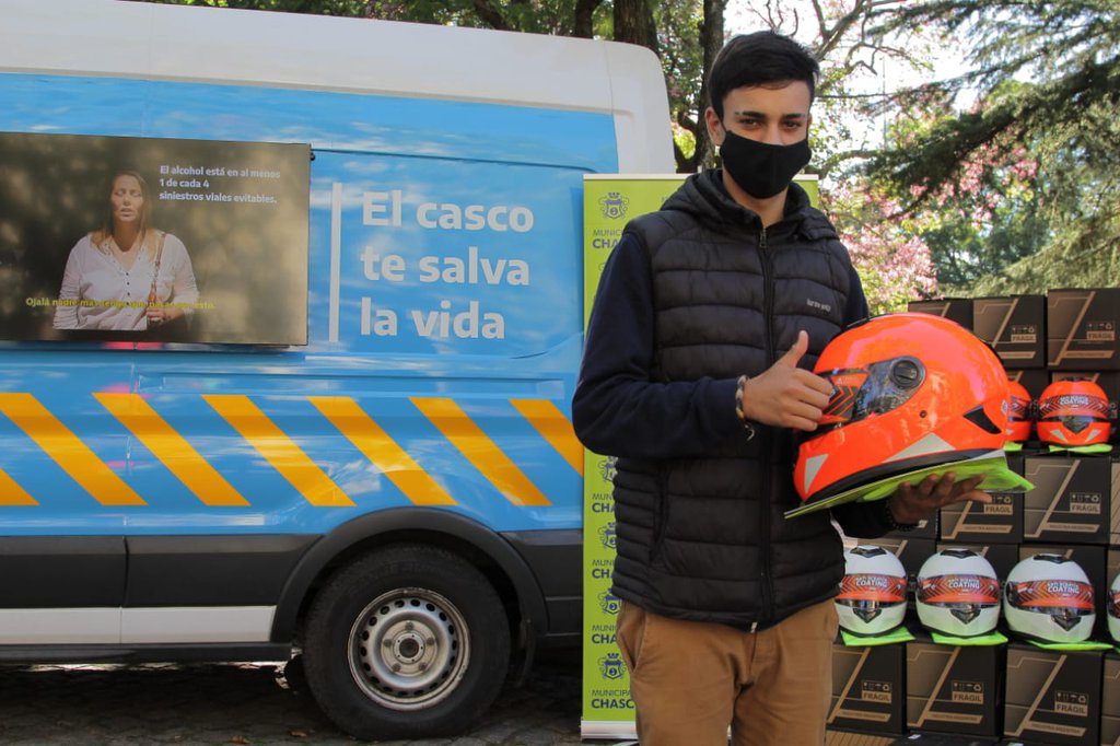 85 ESTUDIANTES DE LA ESCUELA INDUSTRIAL RECIBIERON CASCOS DE SEGURIDAD