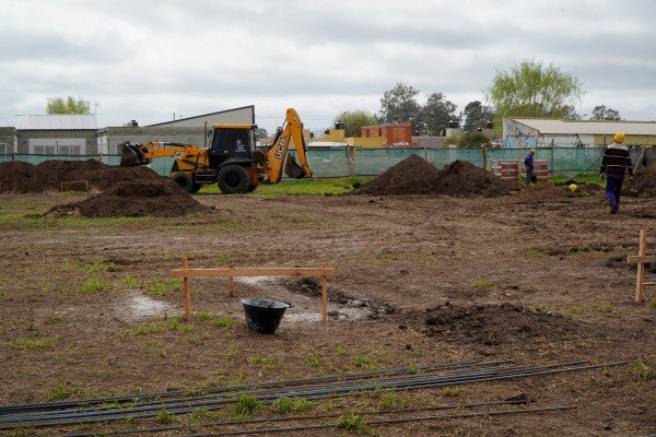 AVANZAN LOS CIMIENTOS DE LA ESCUELA PRIMARIA EN EL 30 DE MAYO