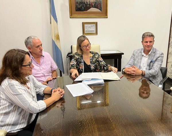 FUNCIONARIOS DEL MINISTERIO DE HÁBITAT PROVINCIAL RECORRIERON NUEVAS VIVIENDAS