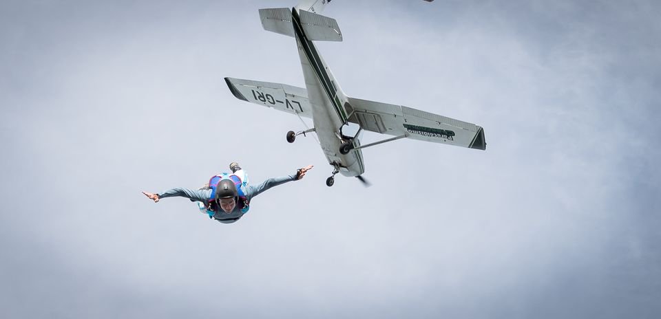 Paracaidismo Y Exhibiciones En El Aeroclub De ChascomÚs