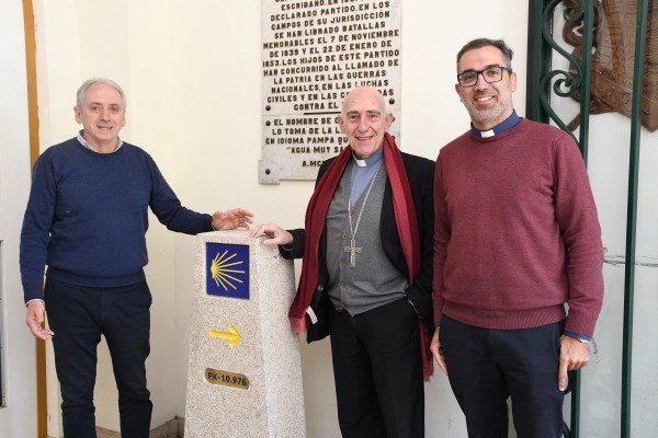 SE TRABAJA EN EL EMPLAZAMIENTO DEL MOJÓN DEL CAMINO DE SANTIAGO