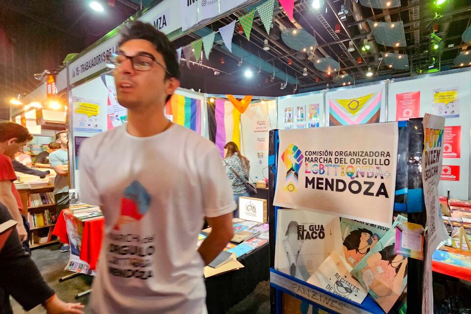 Agresión y amenazas en un stand con publicaciones LGBTIQ+ en la Feria del Libro de Mendoza
