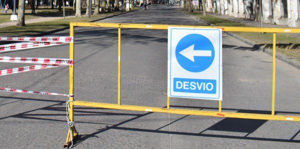 Corte De Calles Para El Desfile De La TradiciÓn