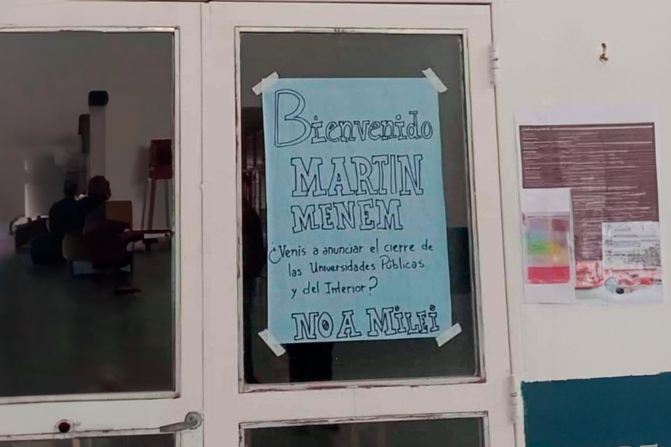 Menem Fue A La Universidad Y