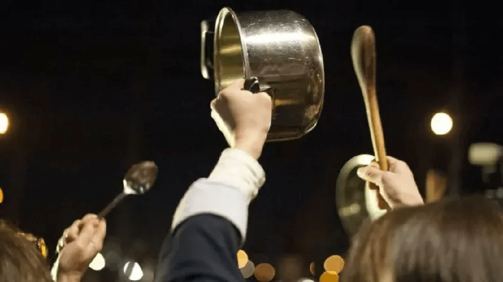 Cacerolazos En Distintos Puntos Del País Tras El Discurso De Milei