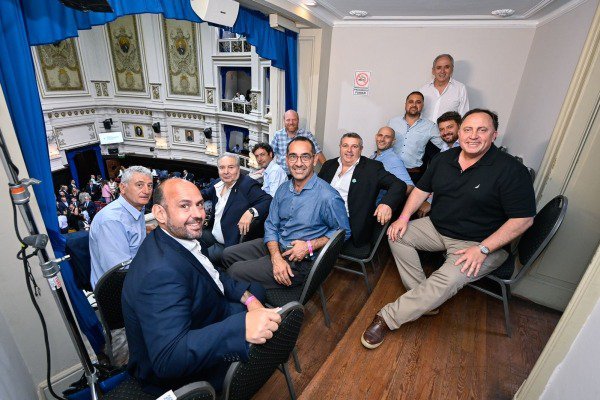 El Intendente Municipal AsistiÓ A La AsunciÓn Del Gobernador Axel Kicillof