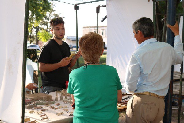 Las Compras NavideÑas De Productos Locales Impulsan La ExpansiÓn Del Comercio Y El Trabajo Genuino