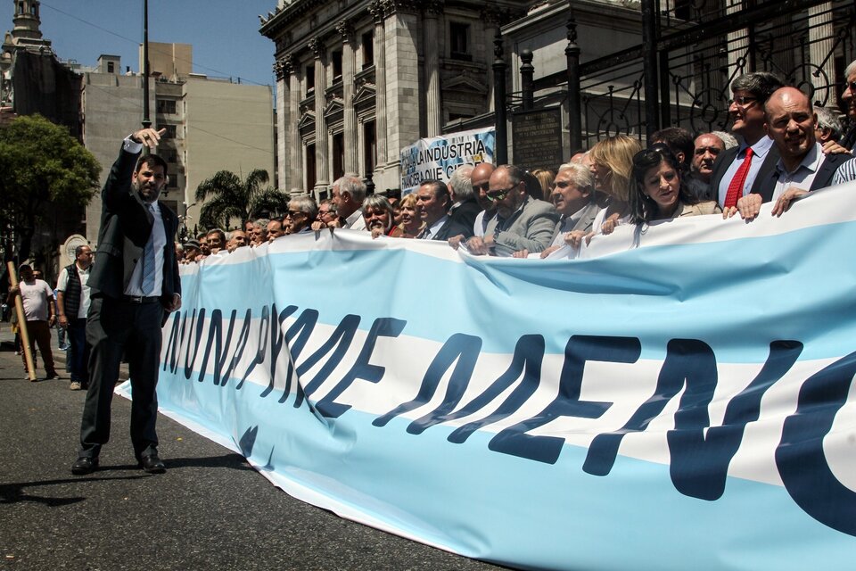 Pymes Lanzadas A La Arena Política