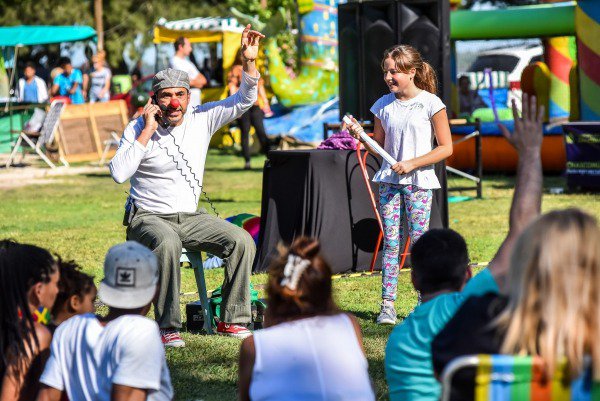Turistas Y Vecinos Disfrutaron De Un Festival Repleto De Arte Y Emprendimientos Locales