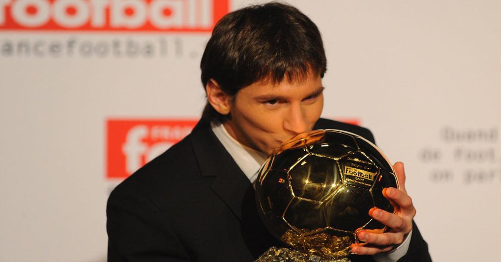Hoy En La Historia: Lionel Messi Recibe Su Primer Balón De Oro 657087867407a.jpeg