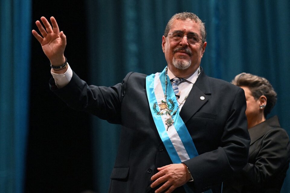 Arévalo Asumió En Guatemala