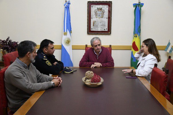 El Intendente RecibiÓ A La Nueva Jefa De La PolicÍa Comunal De Chascomus