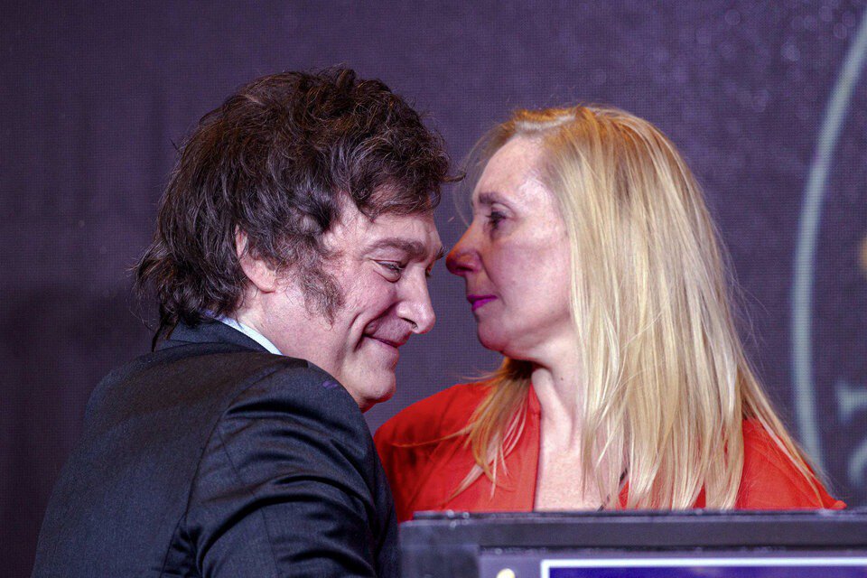 Los Secretos De La Primera Crisis Política