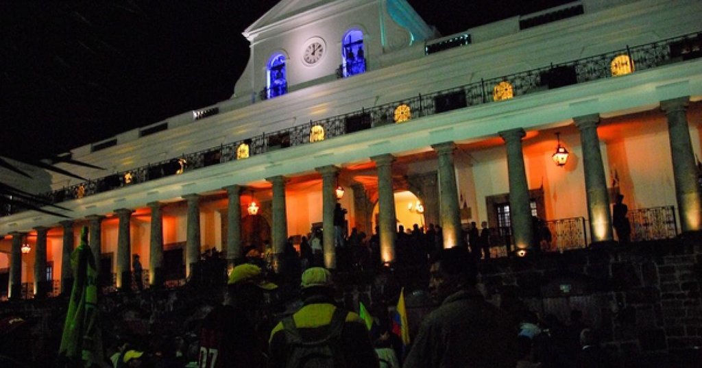 Hoy En La Historia: Rebelión Democrática En Ecuador 65ad2c72f0229.jpeg