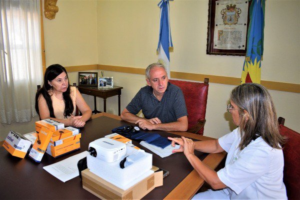 DonaciÓn De TensiÓmetros De Manga Xl Y Estetoscopios