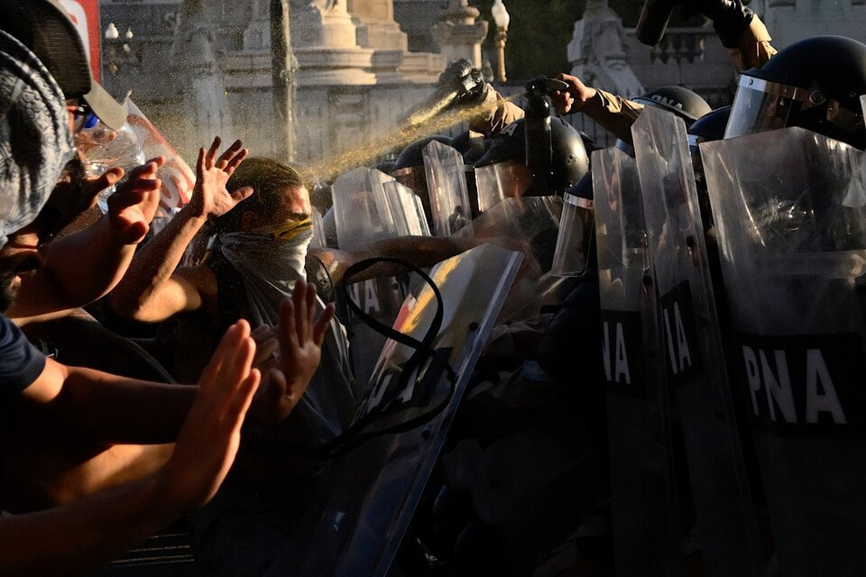 Gases Y Balas De Goma