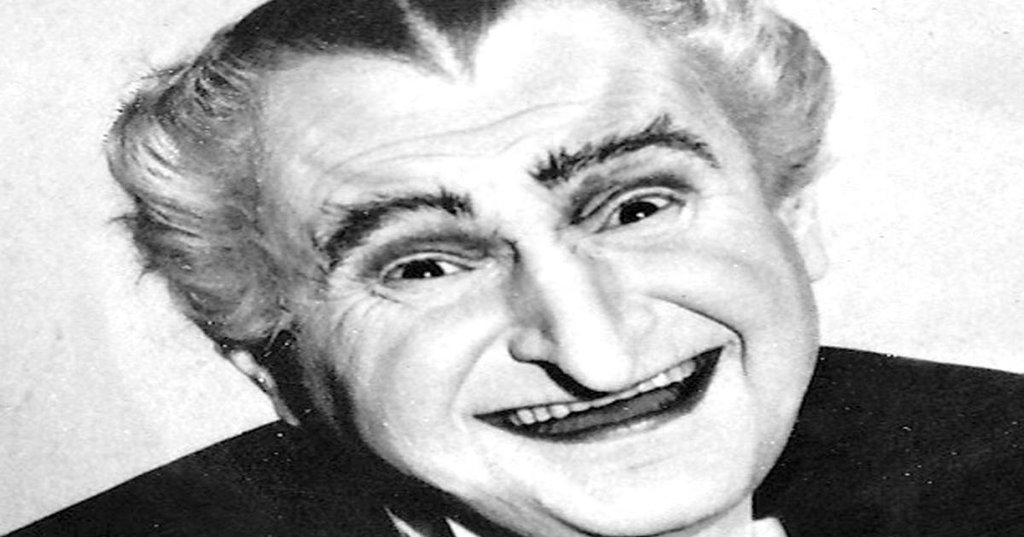 Hoy En La Historia: Muere Al Lewis, El Abuelo En La Serie The Munsters (la Familia Monster) 65be50039ed19.jpeg