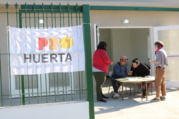 ContinÚa La Entrega De Semillas OtoÑo Invierno En Los Barrios De Nuestra Ciudad