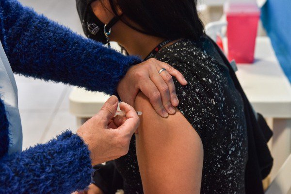 El Servicio De VacunaciÓn Funciona En El Hospital “san Vicente De Paul”