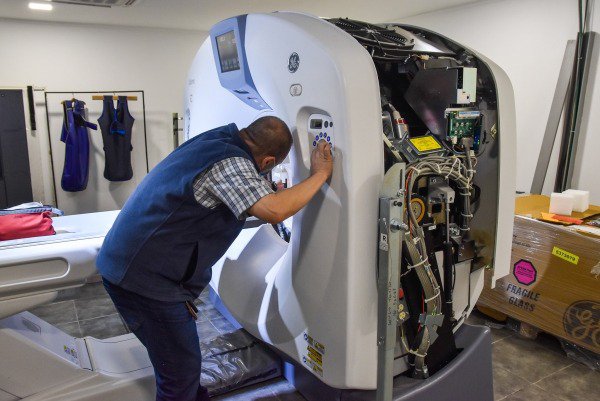 Mantenimiento Y Puesta A Punto Del TomÓgrafo Y Del MamÓgrafo Del Hospital  