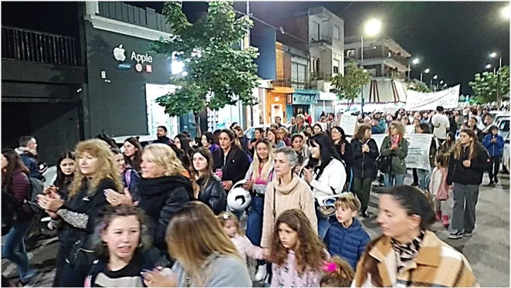 Estudiantes Y Vecinos Se Unieron En ChascomÚs En Defensa De La EducaciÓn PÚblica