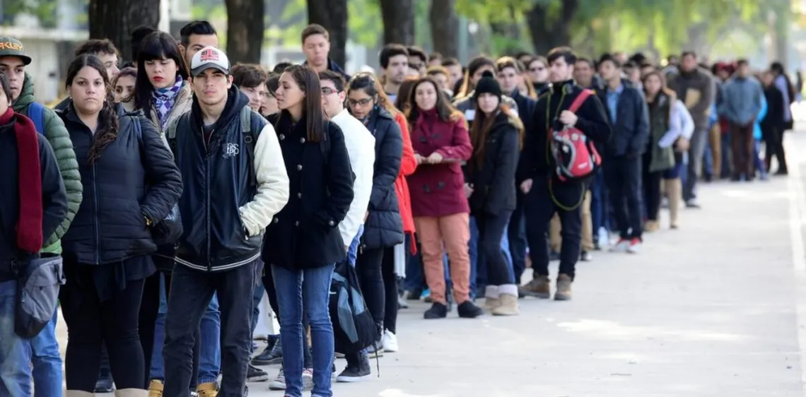 El Desempleo Creció Al 7,7%