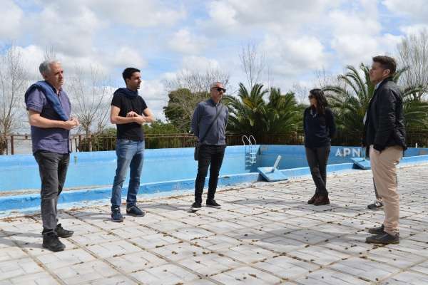 Javier GastÓn RecibiÓ Al Equipo De Softbol De ChascomÚs