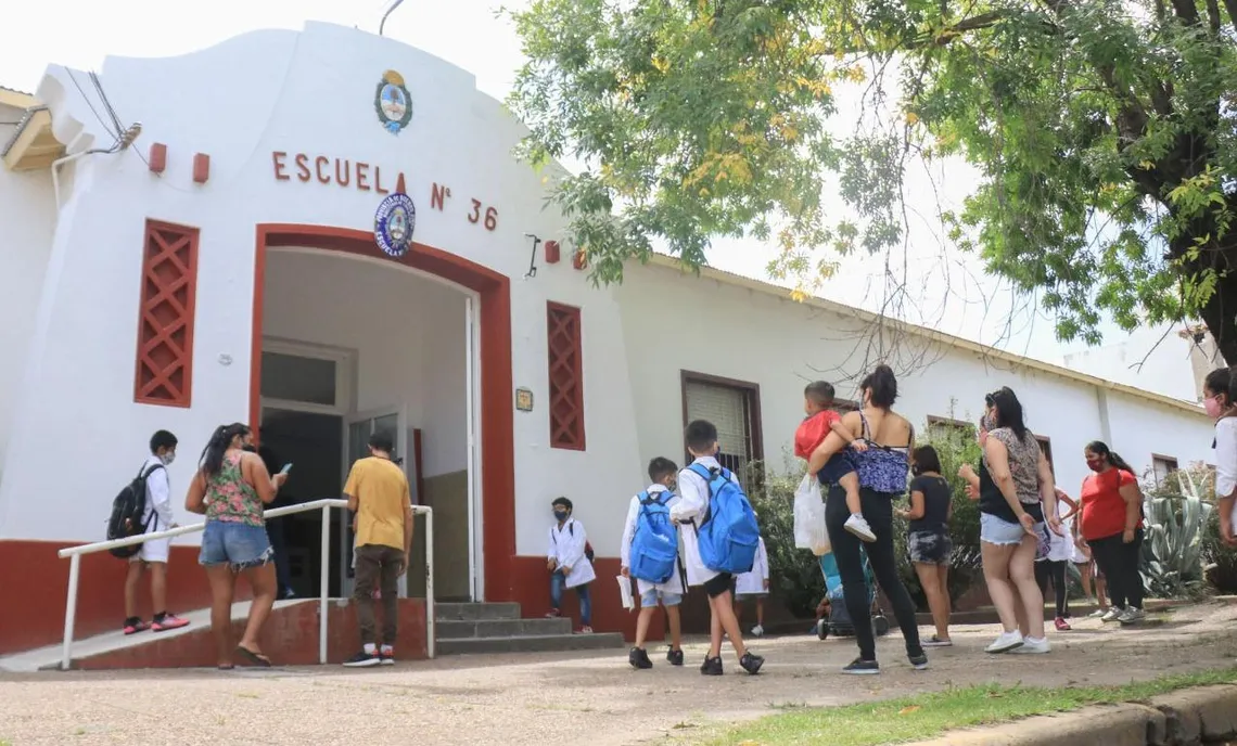 Lanús, Denuncian Comida En Mal Estado En Una Escuela