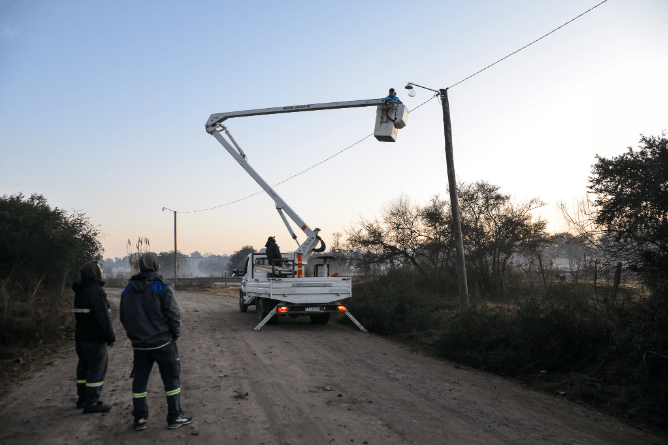 InstalaciÓn De Luminarias En Calle Pellegrini