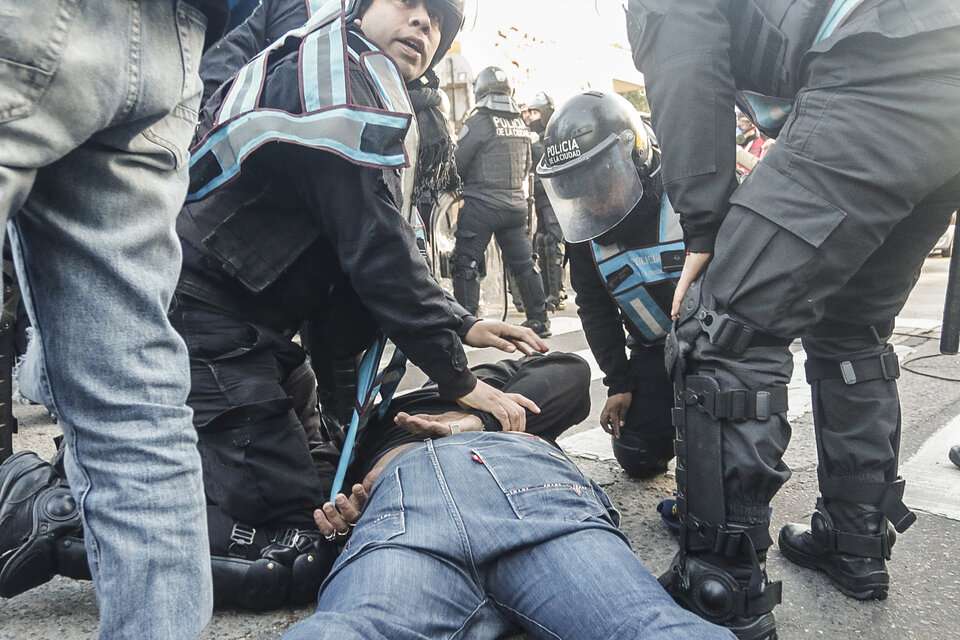 Más De 2500 Empleados Públicos, En La Calle