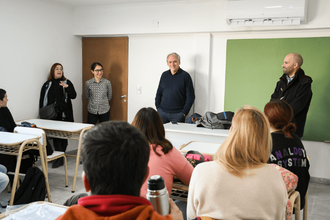 La Municipalidad Subsidia El Transporte Para Los Estudiantes Del Centro Universitario