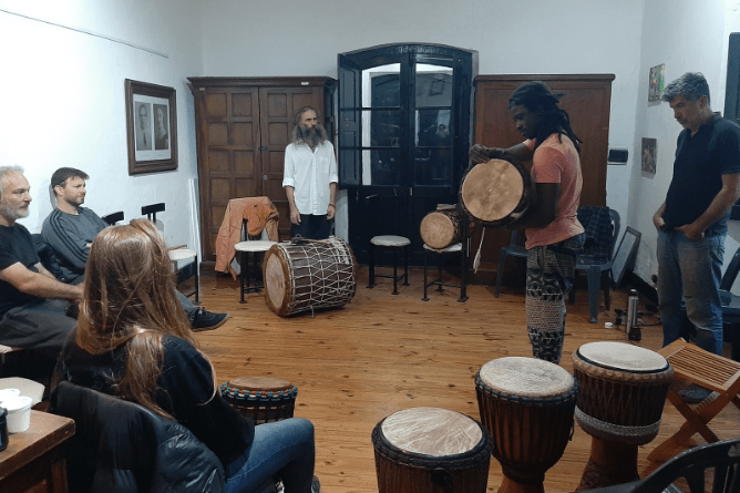 Taller De Percusión Y Canto Guineano Del Oeste De África