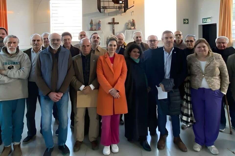 Visita De Los Diputados A Los Genocidas