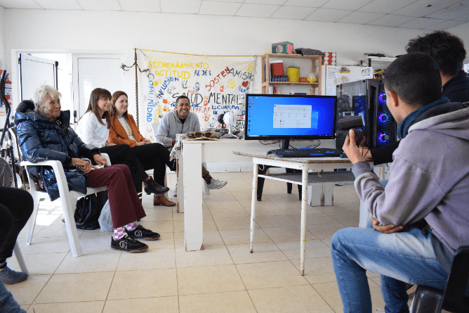 Diana Mauri Visitó El Centro Día