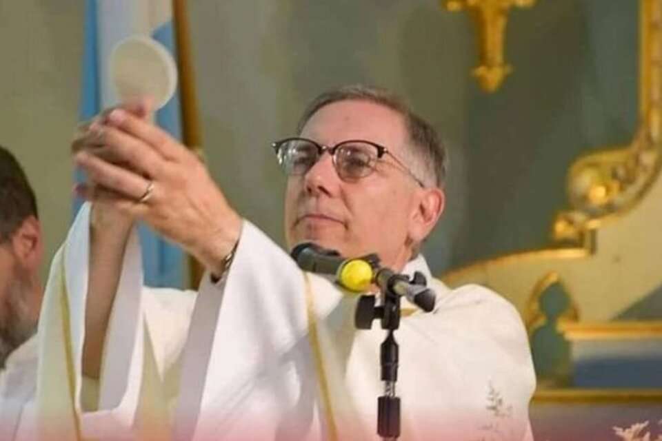 Iglesia Expulsó A Un Cura