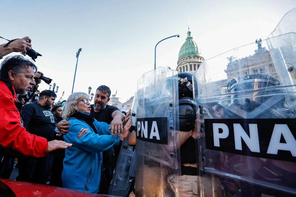 Represión Frente Al Congreso