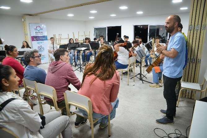 Centro Univers Chascomus Noche De Las Univ.