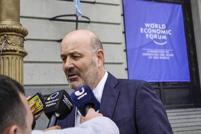 De Federico Sturzenegger